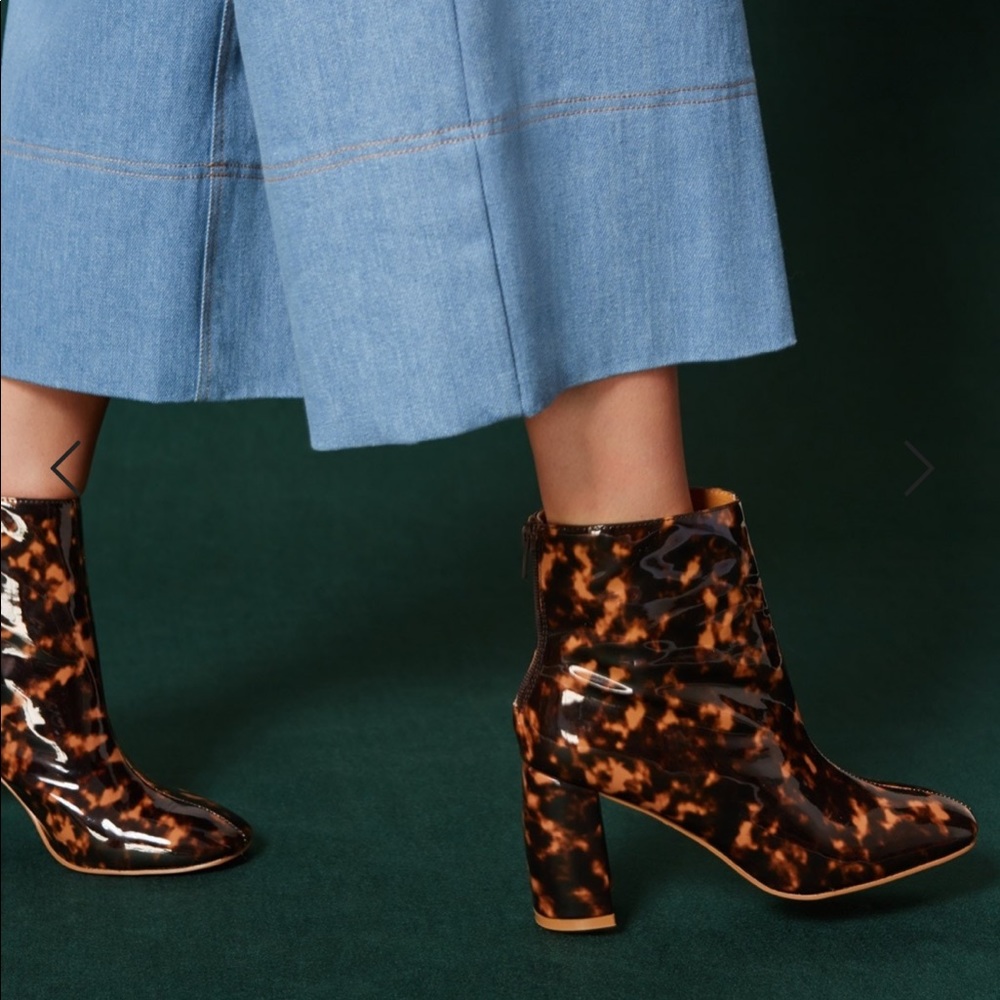 JAGGAR
Gloss Booties - Picture 8 of 14